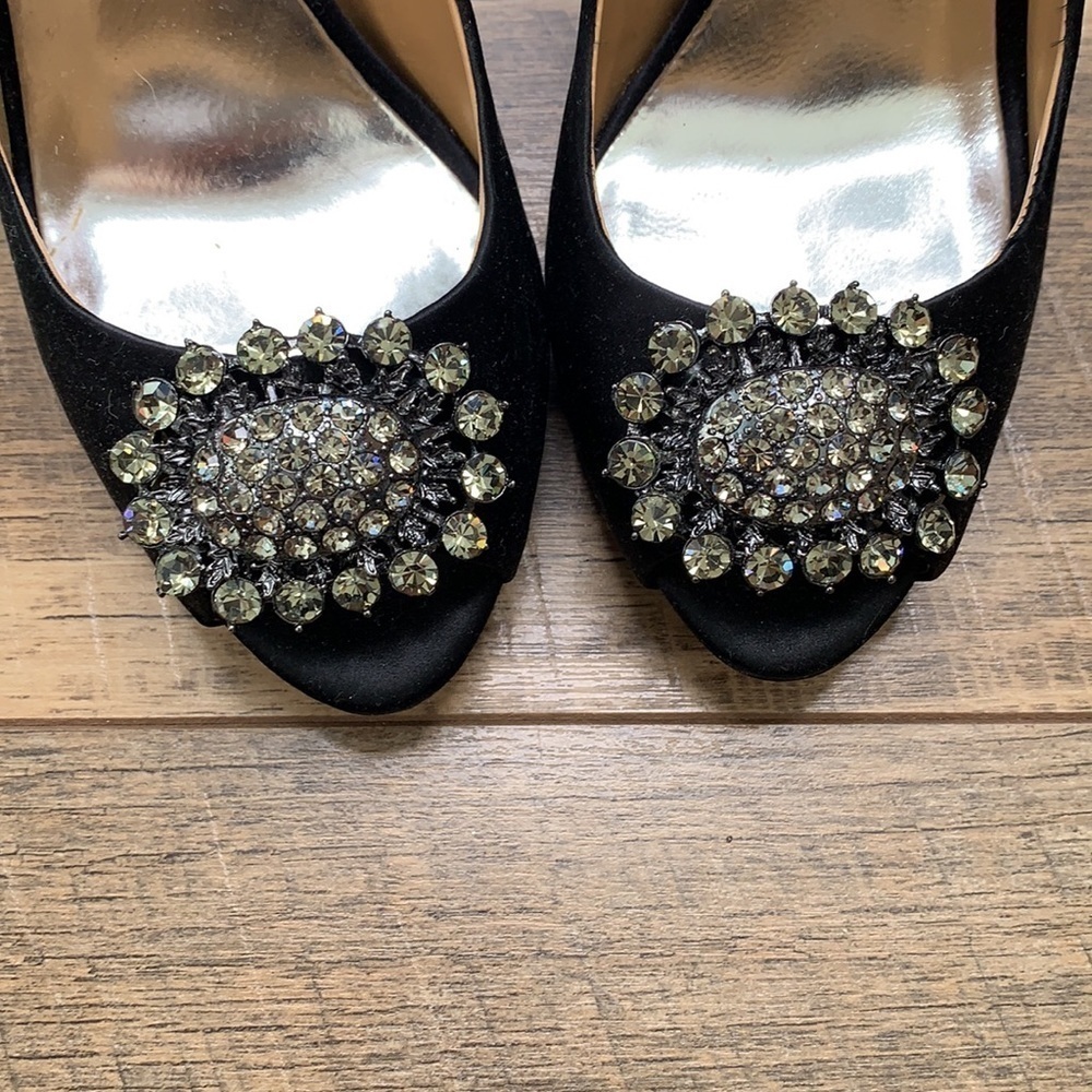 Badgley Mischka Satin Pettal Peep Toe Black Bridal Pump Heel sz 7 - Picture 2 of 6